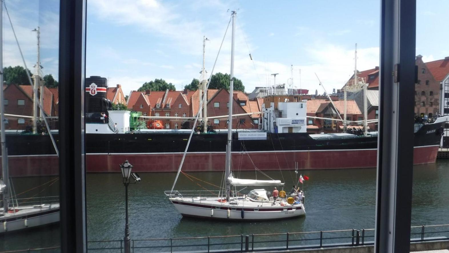 Motlawa Bulvar Z Widokiem Na Rzeke Motlawa By Downtown Gdansk